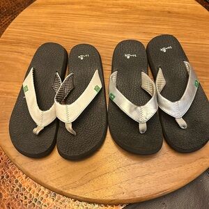Two pair of Sunuk flip flops